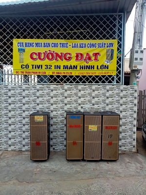 Cường Đạt phục vụ loa kéo cho tiệc lớn