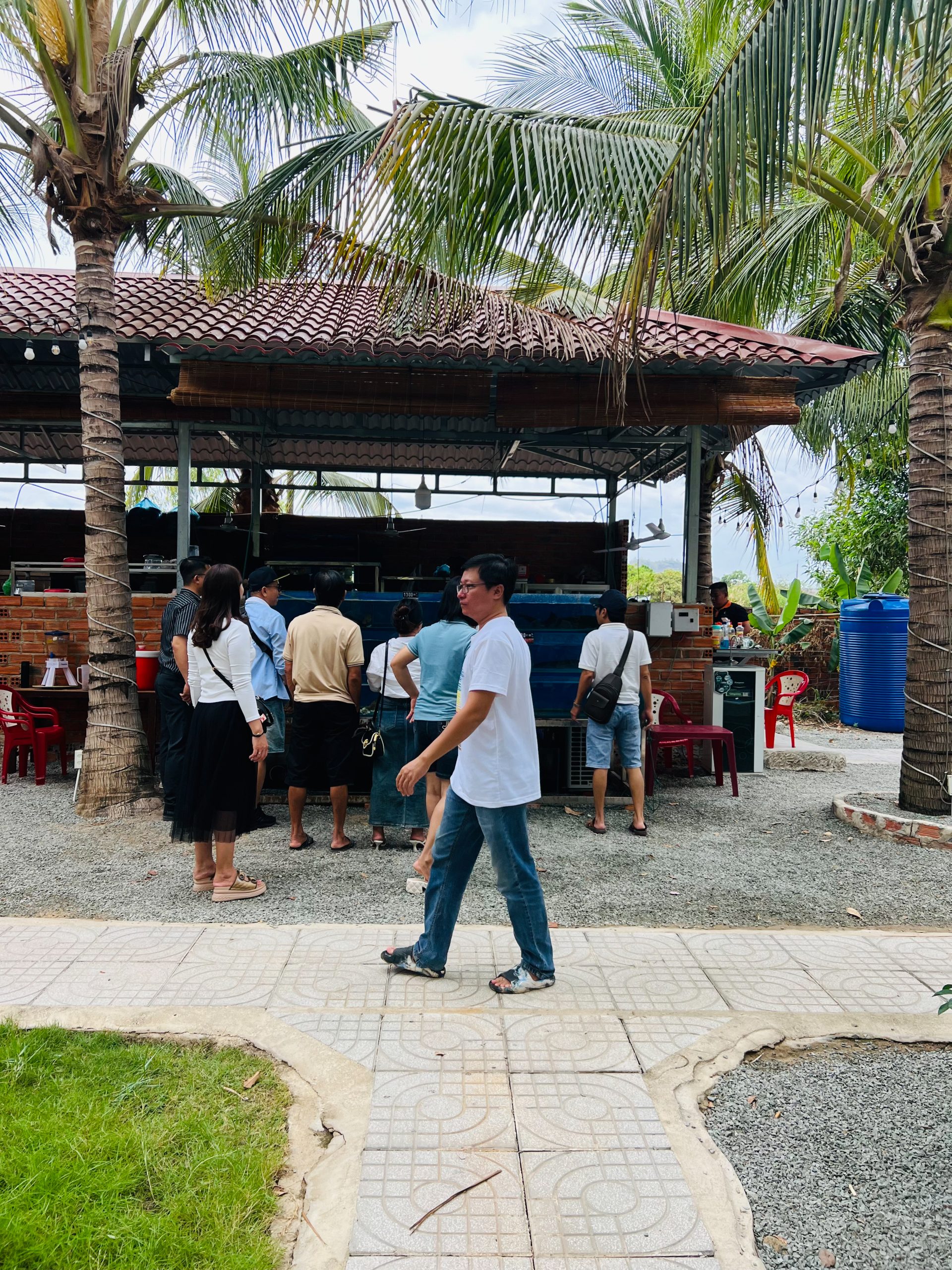 Trương Yến Garden, nhà hàng LaGi nổi tiếng với cơm niêu đậm đà và hải sản tươi sống Hải sản tươi sống luôn thu hút sự quan tâm đới với du khách