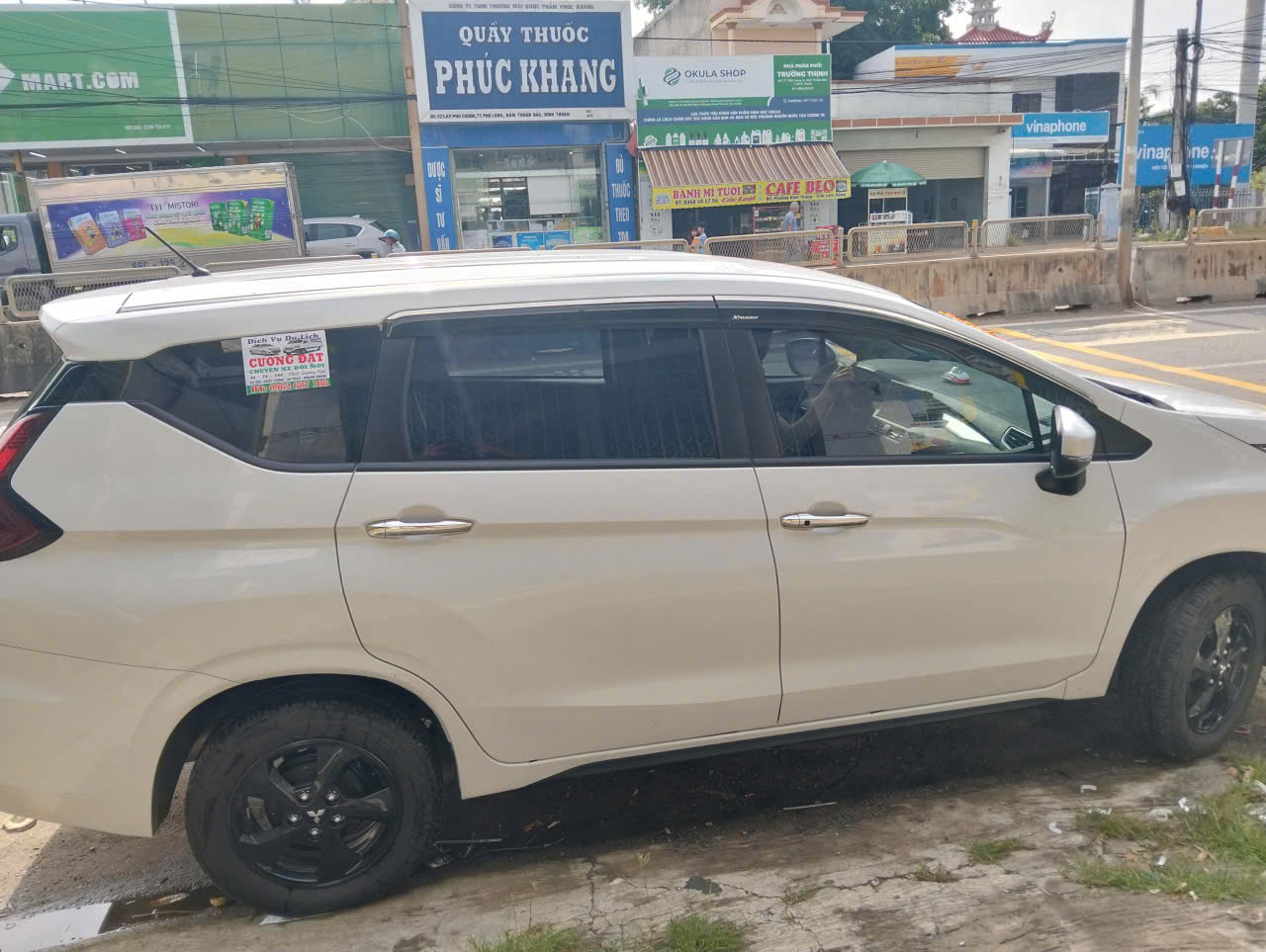 Xe 7 chỗ đời mới, vận hành êm ái.