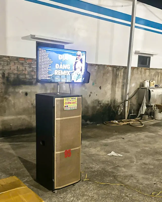 Phục vụ khách hàng ở Gara xe ô tô  tại Tân An